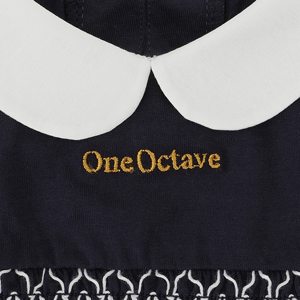 【先行予約販売期間のみ10％OFF！】2025新商品 ONE OCTAVE（ワンオクターヴ）襟付きスモッキングワンピース